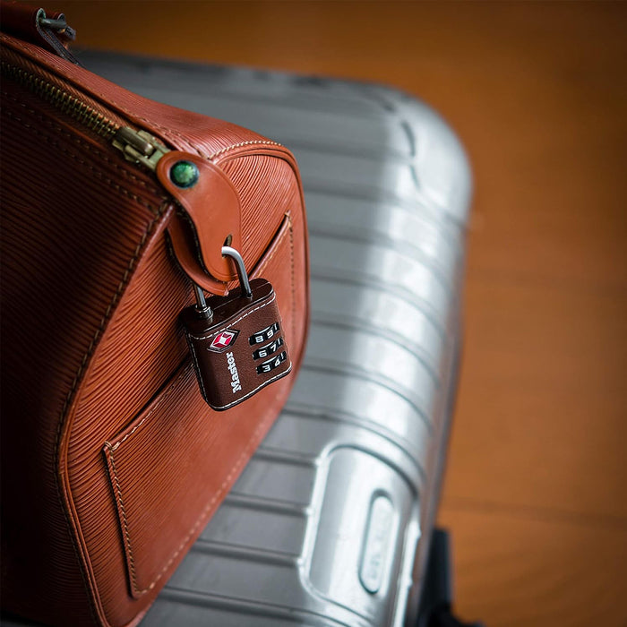 Ổ khóa số mini Master Lock 4692DBRN cao cấp đạt chuẩn TSA, thân khóa bằng kim loại được bọc da 30mm, 3 cọc số