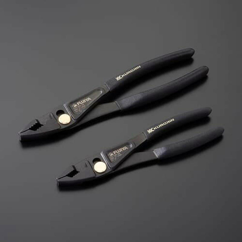 Kìm đa năng mỏ thẳng, có khớp trượt Fujiya Kurokin-Series, kích thước từ 168mm - 203mm, khả năng cắt dây sắt mềm tối đa từ Ø2.0mm - Ø2.6mm. Tiêu chuẩn RoHS