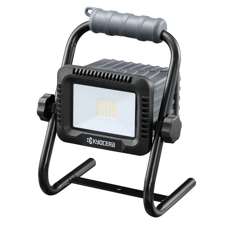 Đèn led dùng Pin 18V Kyocera DWL180, công suất đèn 18W, xoay được 360 độ