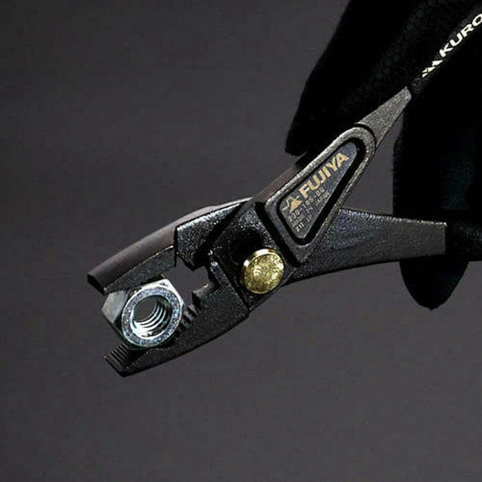 Kìm đa năng mỏ thẳng, có khớp trượt Fujiya Kurokin-Series, kích thước từ 168mm - 203mm, khả năng cắt dây sắt mềm tối đa từ Ø2.0mm - Ø2.6mm. Tiêu chuẩn RoHS