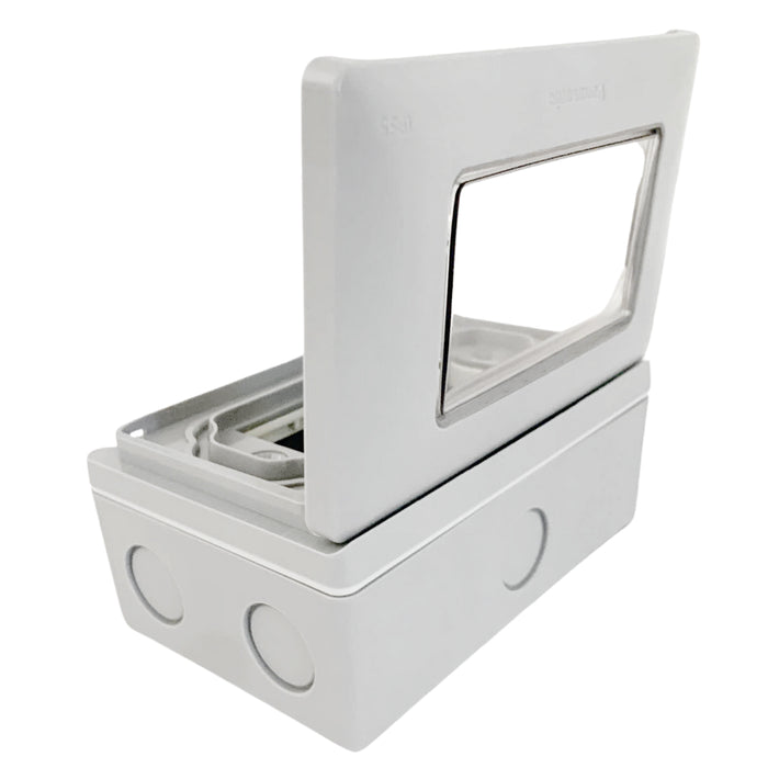 Hộp có nắp che mưa lắp nổi IP55 cho 3 thiết bị Panasonic WEG8973LH-VN