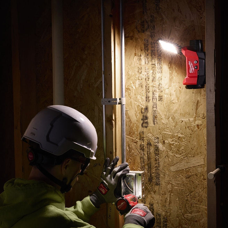 Đèn LED hắt, xoay 360° Milwaukee M12 ALIP dùng Pin 12V, độ sáng 1,200lm
