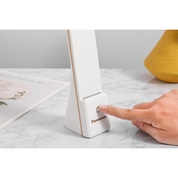 Đèn bàn cảm ứng chống cận dùng Pin Panasonic, công suất 4.5W, có 3 màu sáng đèn