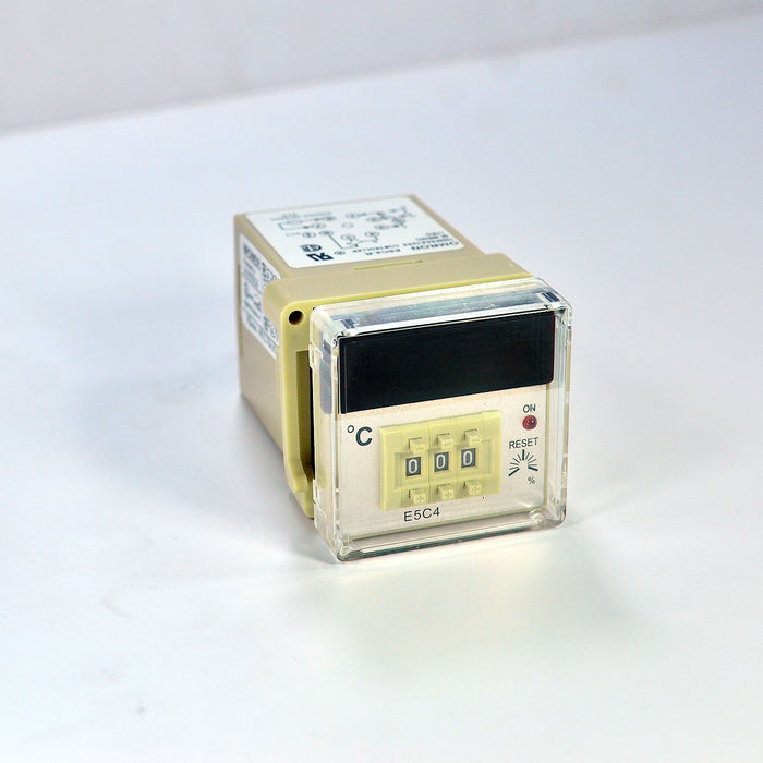 Relay điều khiển nhiệt độ Omron E5C4-R20J, dãi điều khiển từ 0 - 399 độ, Kèm đế ghim 8 chân tròn, điện áp 220V/AC