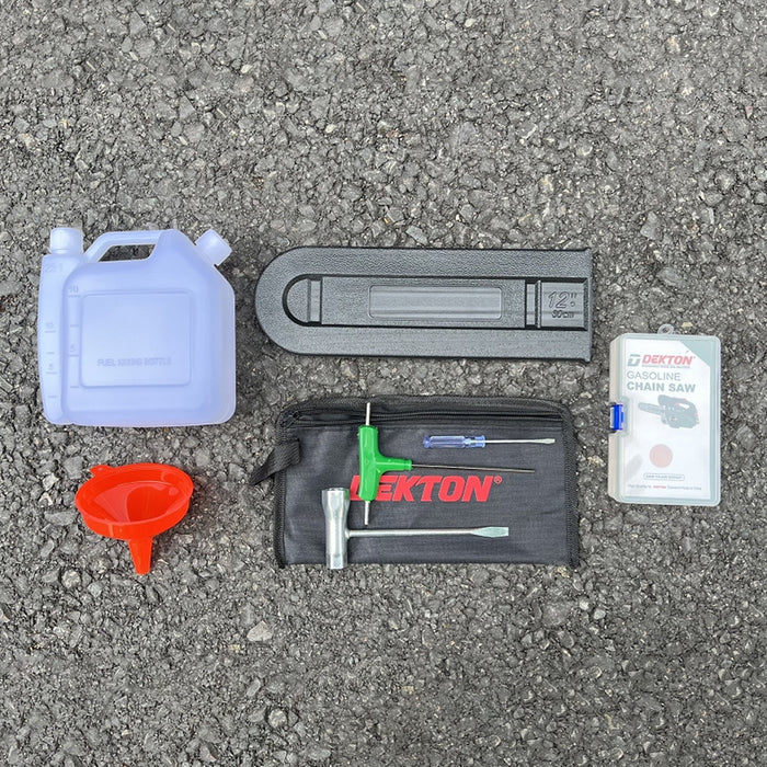 Máy cưa xích chạy xăng Dekton DK-CX12 công suất 800W, chiều dài lam 305mm (12 inch), động cơ 2 thì 25,4cc