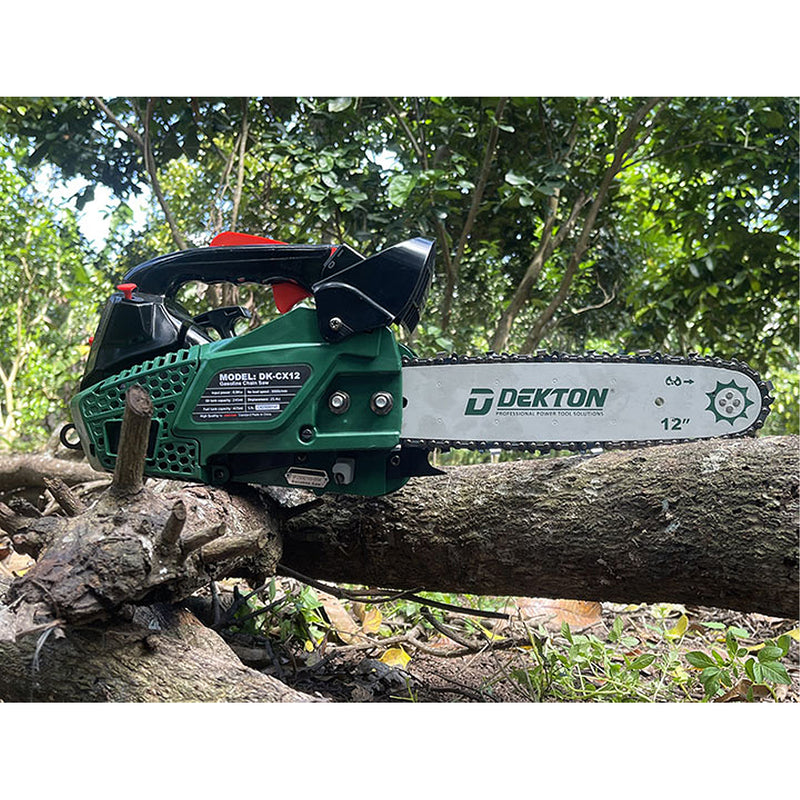 Máy cưa xích chạy xăng Dekton DK-CX12 công suất 800W, chiều dài lam 305mm (12 inch), động cơ 2 thì 25,4cc