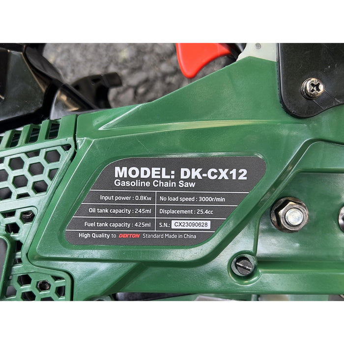 Máy cưa xích chạy xăng Dekton DK-CX12 công suất 800W, chiều dài lam 305mm (12 inch), động cơ 2 thì 25,4cc