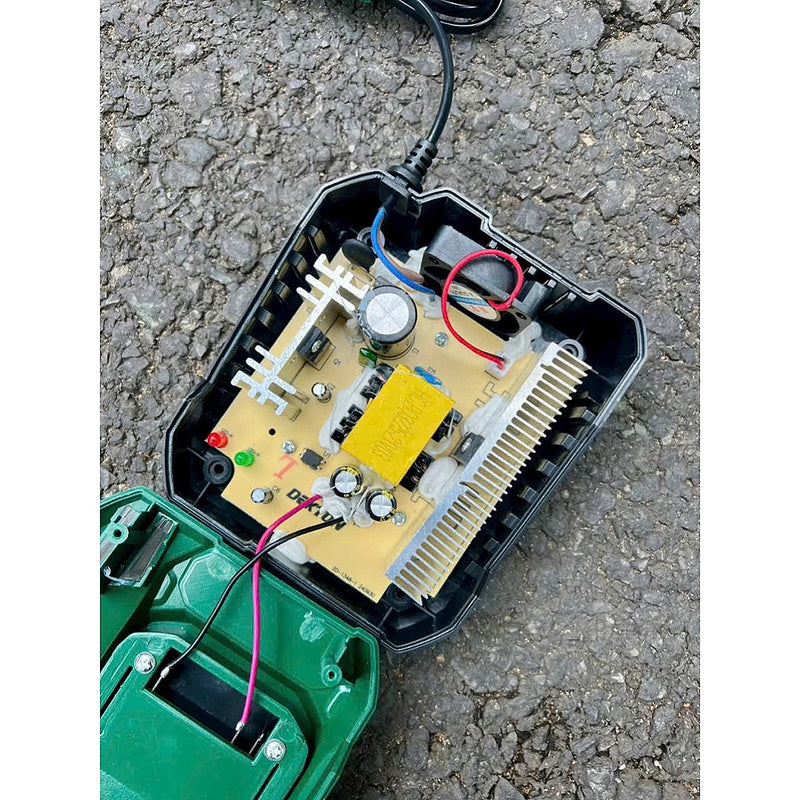 Đế sạc Pin 21V Dekton M21-S40CP (4.0A) vỏ sạc chống cháy