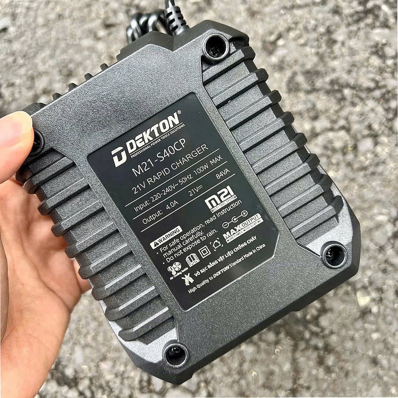 Đế sạc Pin 21V Dekton M21-S40CP (4.0A) vỏ sạc chống cháy