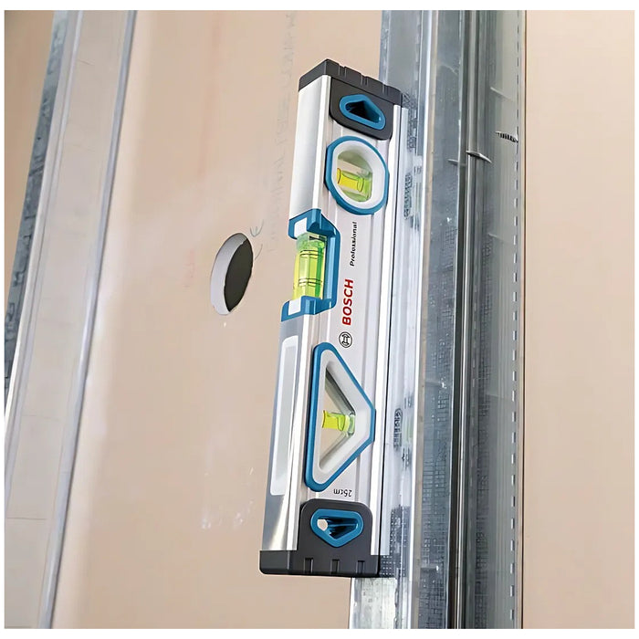 Thước thủy nhôm mini 25cm Bosch 1600A016BN, độ chính xác cao ±0.5mm/m, có nam châm và nhựa chống sốc