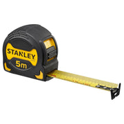 Thước cuộn thép Stanley Grip Tape STHT0-33561 vỏ cao su chống trượt bám bề mặt nghiêng 42° lưỡi thép phủ Tylon bản rộng 28mm kèm móc lớn