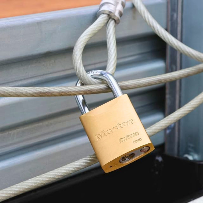 Ổ khóa treo Master Lock 6840 cao cấp, thân khóa bằng đồng thau nguyên khối 44mm