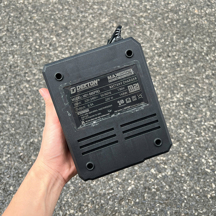 Đế sạc nhanh 21V Dekton M21-S65PRO (6.5A) vỏ sạc chống cháy