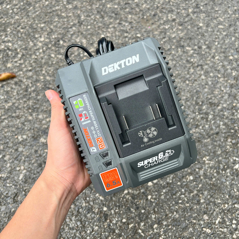 Đế sạc nhanh 21V Dekton M21-S65PRO (6.5A) vỏ sạc chống cháy