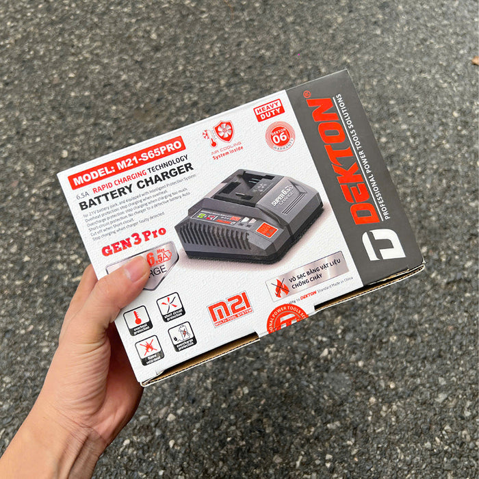 Đế sạc nhanh 21V Dekton M21-S65PRO (6.5A) vỏ sạc chống cháy