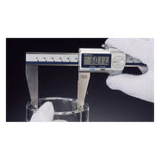 Thước kẹp điện tử Mitutoyo Absolute Digimatic Caliper Series 550 với hàm kẹp kiểu mỏ chim, chống nước, kháng dầu.
