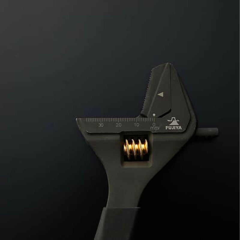 Mỏ lết điều chỉnh đảo hàm đa năng Fujiya FLP-38-BG, kích thước 214mm, độ mở ngàm tối đa 38.5mm. Tiêu chuẩn RoHS