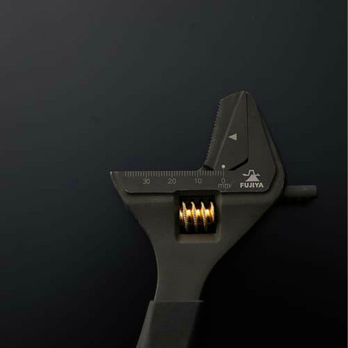 Mỏ lết điều chỉnh đảo hàm đa năng Fujiya FLP-38-BG, kích thước 214mm, độ mở ngàm tối đa 38.5mm. Tiêu chuẩn RoHS