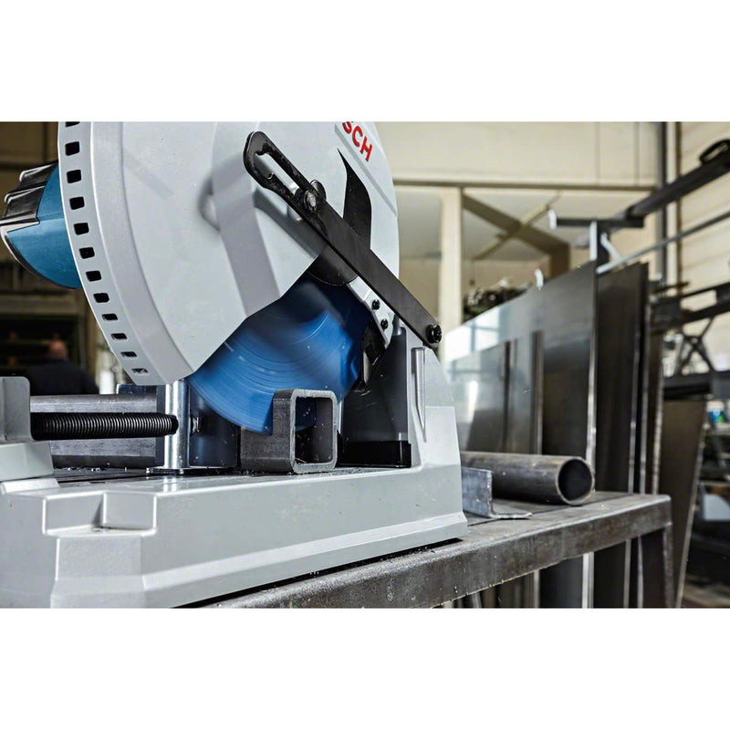 Máy cắt kim loại Bosch GCD 12 JL công suất 2000W, đường kính lưỡi 305mm, có tia laser canh chỉnh cắt mã số 0601B28000