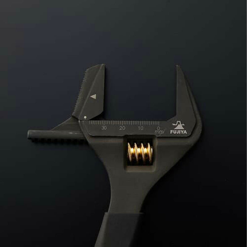 Mỏ lết điều chỉnh đảo hàm đa năng Fujiya FLP-38-BG, kích thước 214mm, độ mở ngàm tối đa 38.5mm. Tiêu chuẩn RoHS