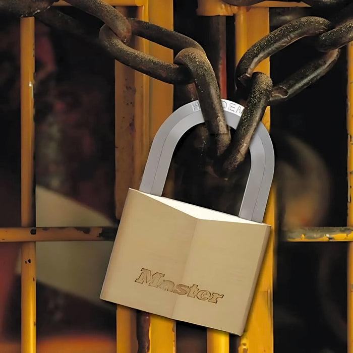 Ổ khóa treo Master Lock 1165D, thân khóa bằng đồng thau nguyên khối 60mm