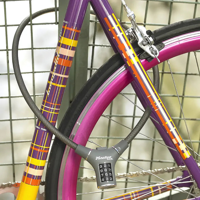 Ổ khóa dây 4 cọc số Master Lock 8229 cao cấp, dây khóa bằng sợi cáp tháp cứng được bọc nhựa vinyl dài 0.9m