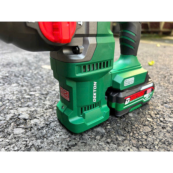 Máy khoan bê tông 3 chức năng Dekton M21-RH2603Plus dùng pin 21V, lực đập 3,2J, đuôi gài SDS-Plus