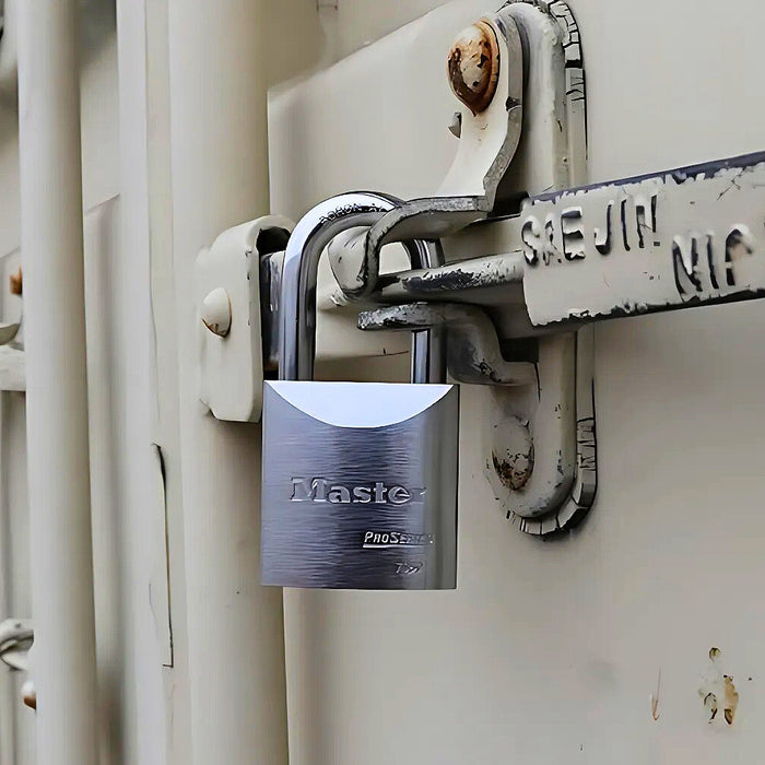 Ổ khóa treo Master Lock 7050 cao cấp, thân khóa bằng thép nguyên khối mạ chrome 51mm