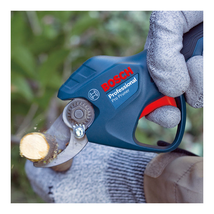 Máy cắt cành Bosch Pro Pruner dùng Pin 12V, khả năng cắt tối đa 25mm