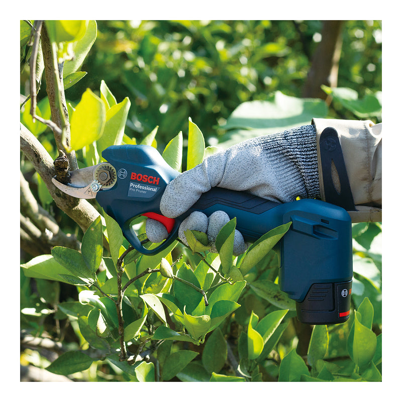 Máy cắt cành Bosch Pro Pruner dùng Pin 12V, khả năng cắt tối đa 25mm