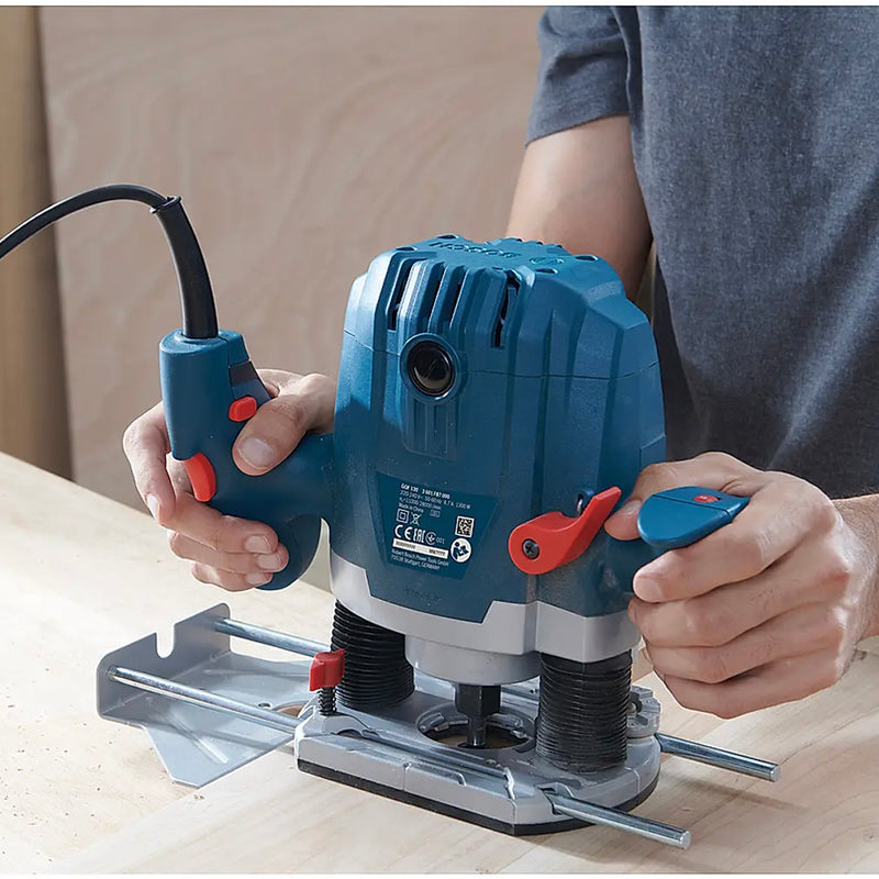 Máy phay Bosch GOF 130 công suất 1300W, chấu bóp 6mm - 8mm mã số 06016B70K1