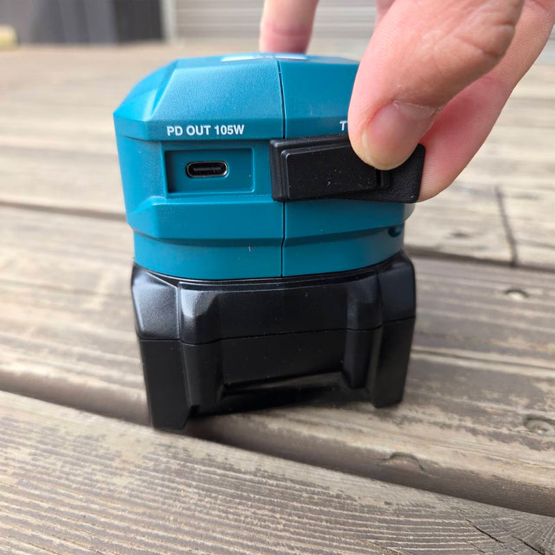 Bộ chuyển đổi nguồn USB Makita ADP002G dùng Pin 40Vmax XGT, công suất tối đa 117W