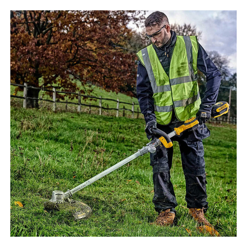 Máy cắt cỏ Dewalt DCMST561 chiều rộng cắt 36cm, dùng Pin 20Vmax, có thể gập lại