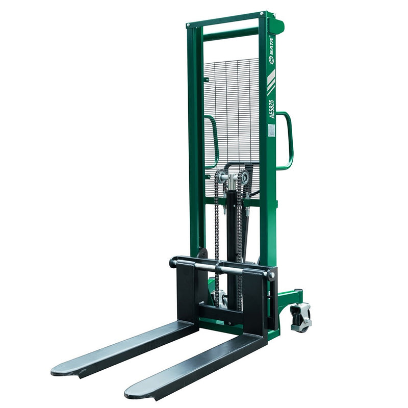 Xe nâng thủy lực SATA AE5825, chiều cao nâng tối đa 1600mm, vận hành bằng cơ, lý tưởng cho kho xưởng.