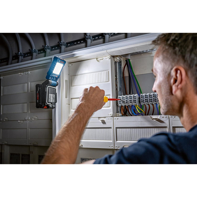 Đèn LED Bosch GLI 18V-800 dùng Pin 18V, độ sáng 800lm