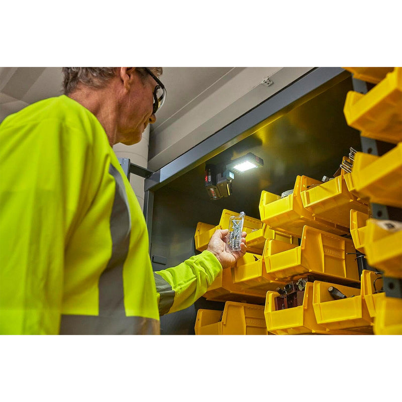 Đèn LED Bosch GLI 18V-800 dùng Pin 18V, độ sáng 800lm