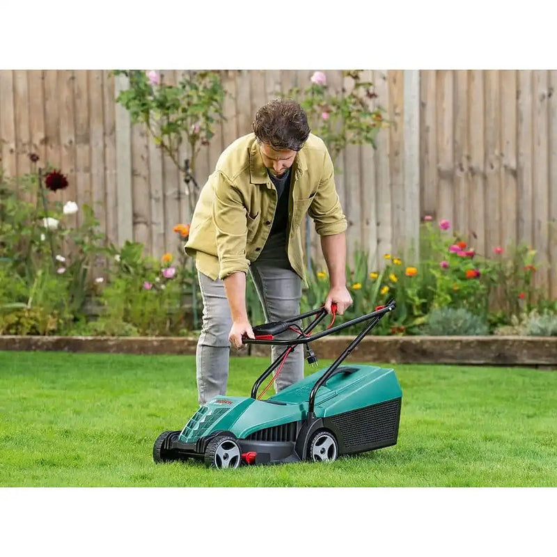 Máy cắt cỏ đẩy Bosch Rotak 32 công suất 1200W, đường kính lưỡi 320mm mã số 0600885B00