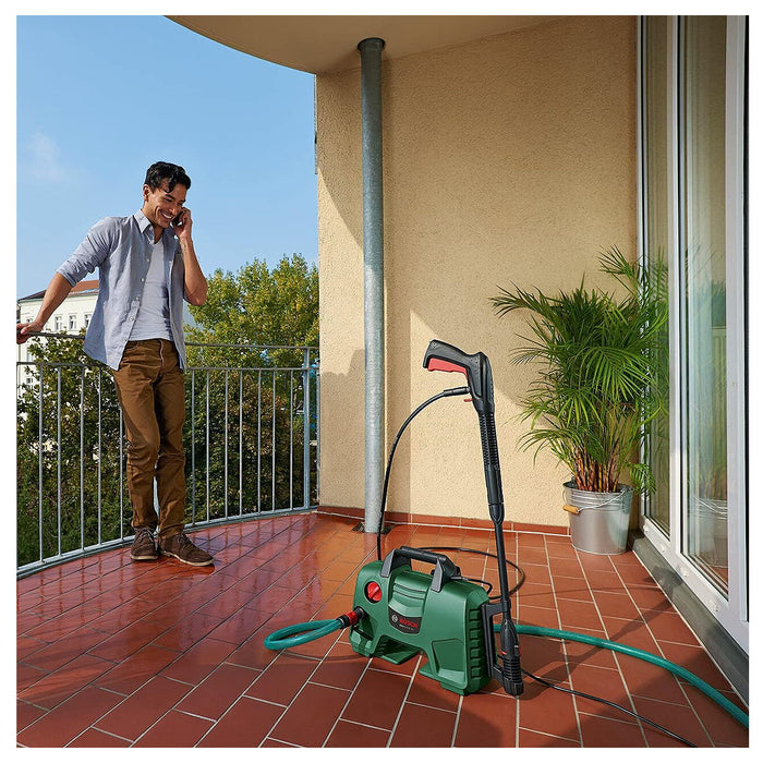 Máy xịt rửa cao áp Bosch EasyAquatak 100LL công suất 1,100W, áp lực 100 bar mã số 06008A7EK1