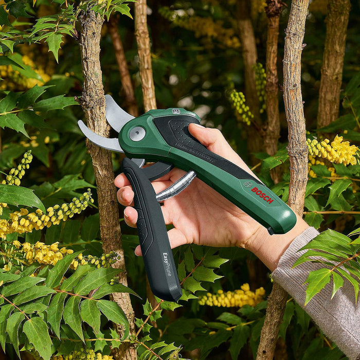 Kéo cắt cành Bosch EasyPrune dùng Pin sạc 3.6V, khả năng cắt tối đa 25mm mã số 06008B2100