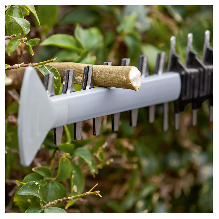 Máy cắt tỉa hàng rào Bosch GHE 18V-60 dùng Pin 18V, chiều dài lưỡi 600mm