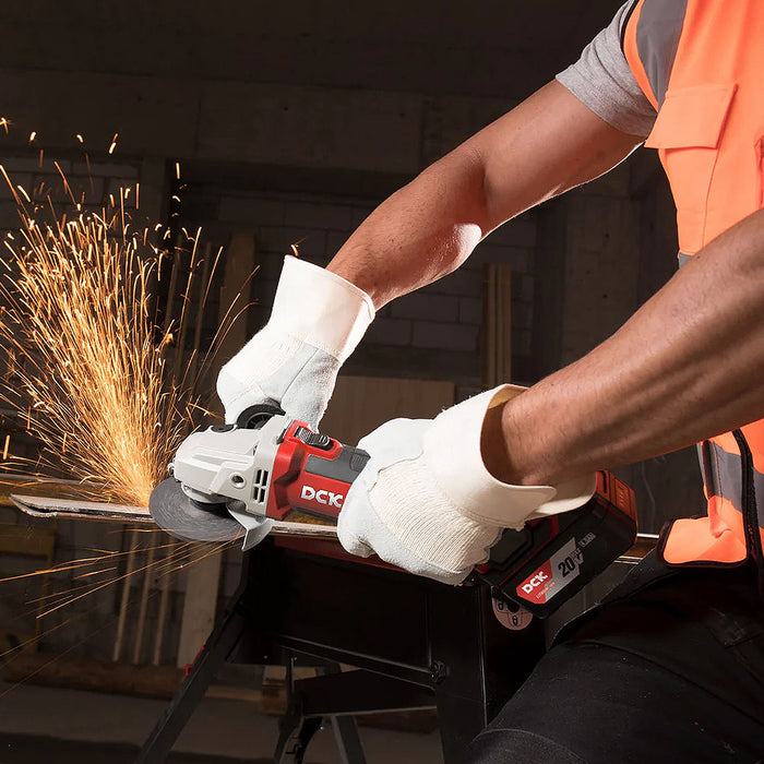 Máy mài góc DCK KDSM03-100 dùng Pin 20V, đường kính lưỡi 100mm, công tắc trượt