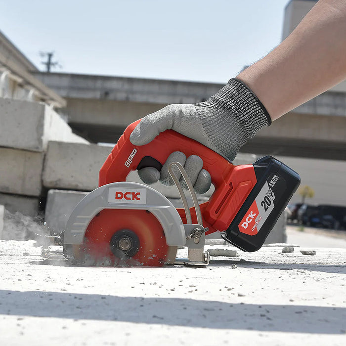 Máy cắt gạch đá DCK KDZE125 dùng Pin 20V, đường kính lưỡi 125mm
