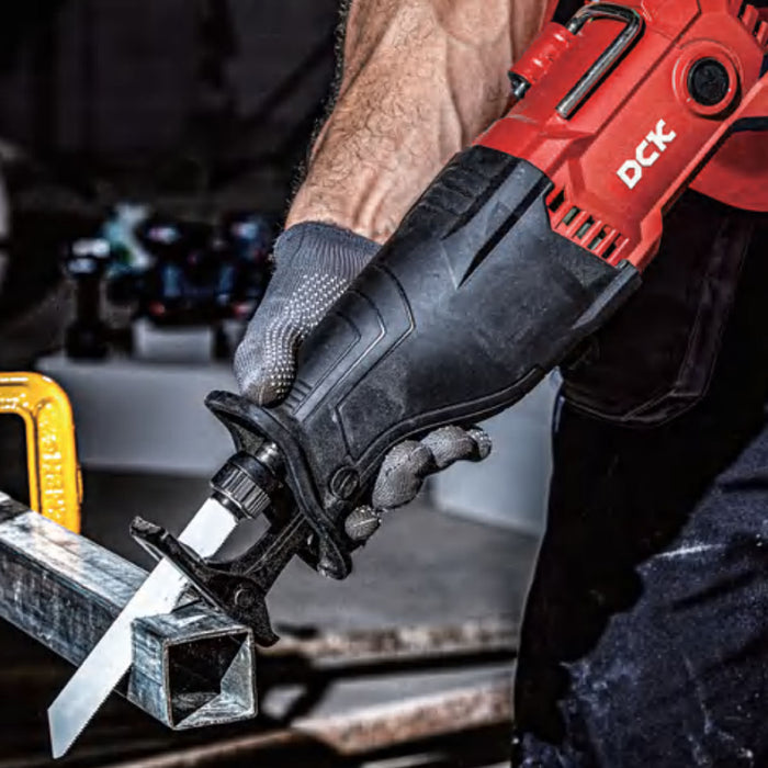 Máy cưa kiếm DCK KJF02-30 công suất 1,300W, độ xọc 30mm