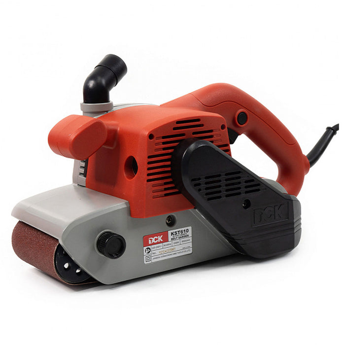 Máy chà nhám băng DCK KST610 công suất 1,200W, kích thước băng nhám 100 x 610mm