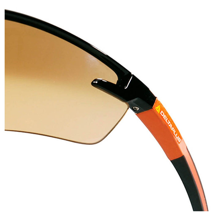 Kính bảo hộ Delta Plus Fuji2 chống trầy xước, chống đọng sương