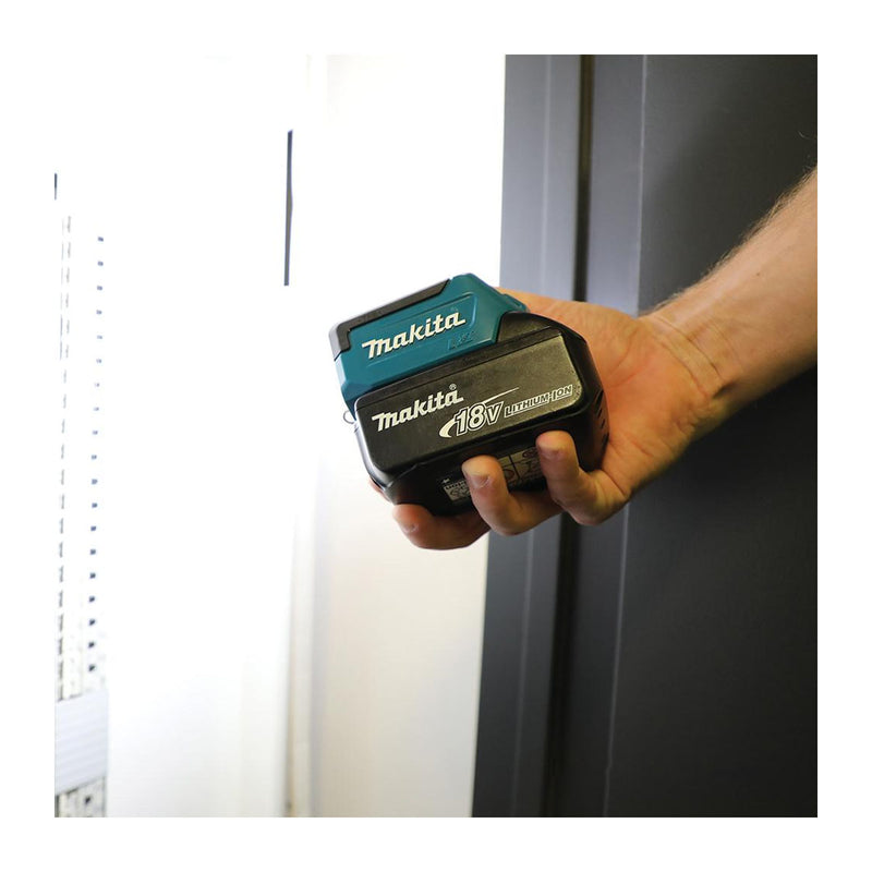 Đèn LED mini Makita DML817 dùng Pin 18V LXT, độ sáng 300lm, có cổng kết nối USB