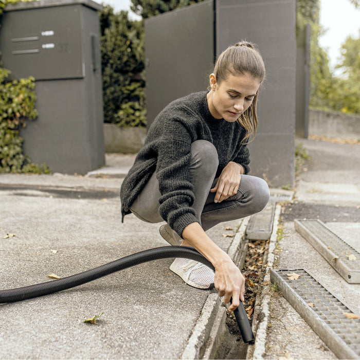 Máy hút bụi Karcher WD 2 Plus V công suất 1000W, lực hút 220mbar, dung tích 12L ( Hút khô & nước )