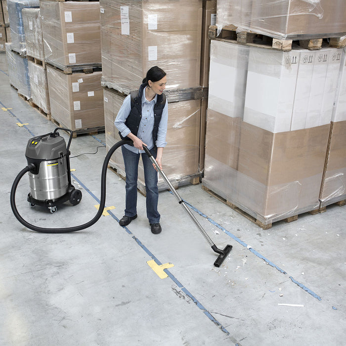 Máy hút bụi, dòng công nghiệp Karcher NT 70/2 Me Classic công suất 2300W, lực hút 225mbar, dung tích 70L ( Hút khô & nước )