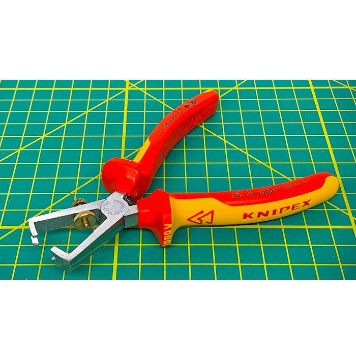 Kìm tuốt dây KNIPEX cách điện 1000V khả năng tuốt tối đa 10mm², mạ chrome