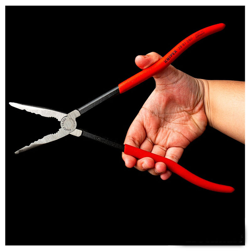 Kìm nhọn thân dài, mũi cong có các rãnh kẹp vật liệu chuyên dùng trong không gian hẹp KNIPEX 28 81 280 chiều dài 280mm, mạ đen nhám tay cầm bọc nhựa kháng dầu mở